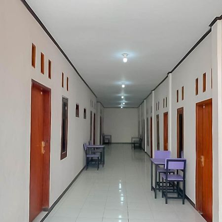 Reddoorz @ Jalan Ahmad Yani Hotel Karawang Exterior photo