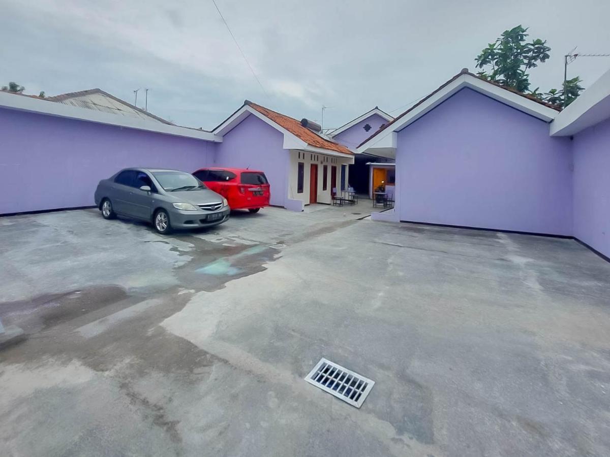 Reddoorz @ Jalan Ahmad Yani Hotel Karawang Exterior photo